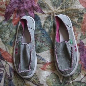 SANUK SLIP ON - WOMANS 7